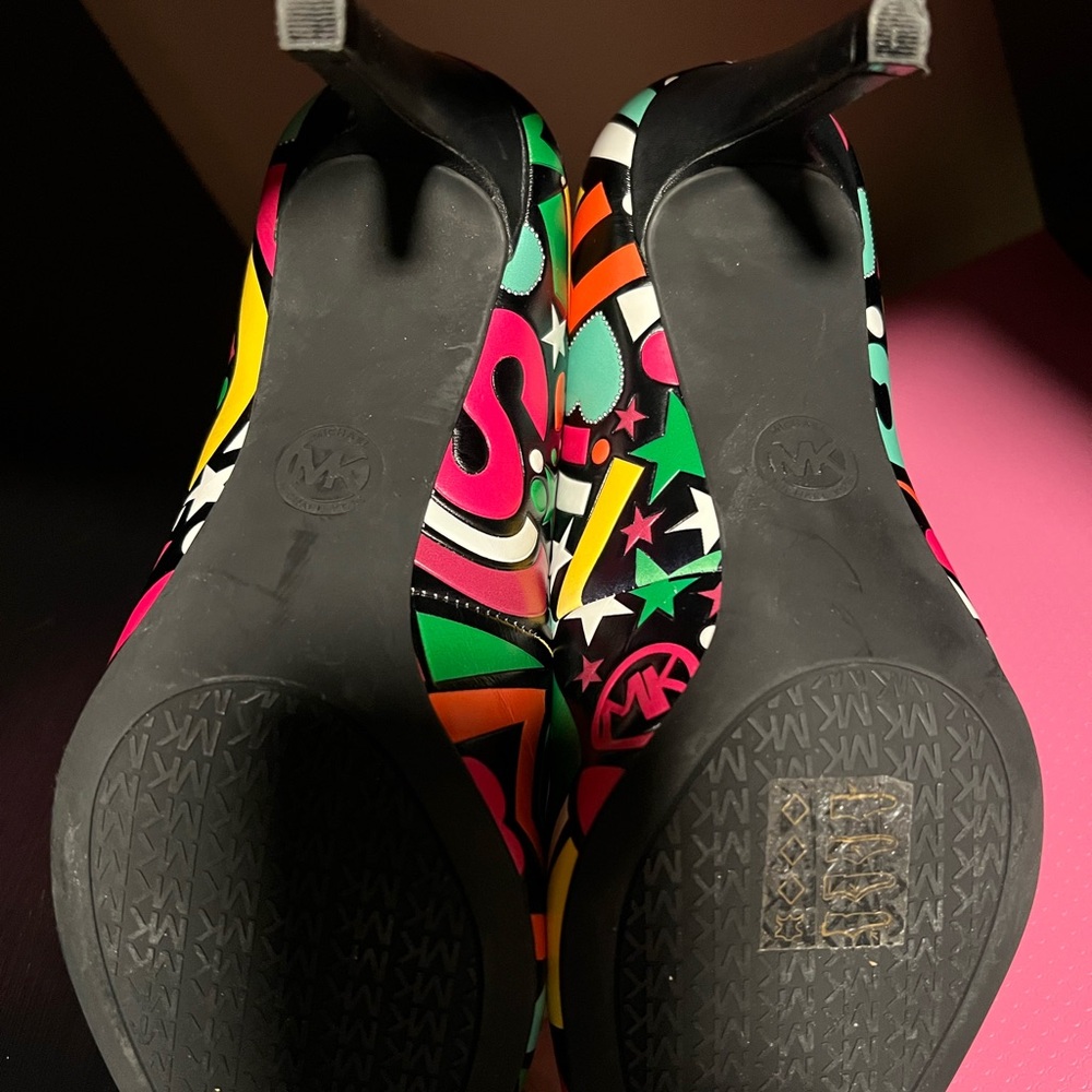 MICHAEL Michael Kors Multicolor Geometric Heels - Picture 4 of 4